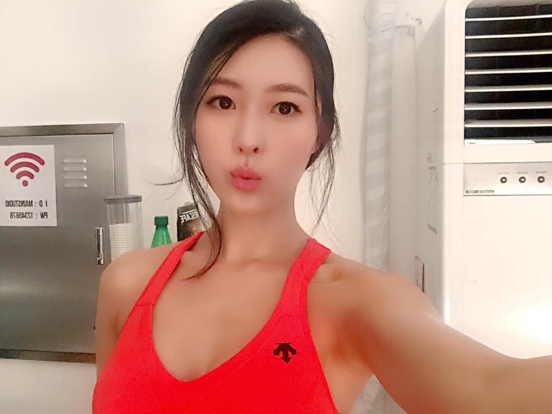 黄雅英(황아영)- 超性感御姐举手投足间的优雅