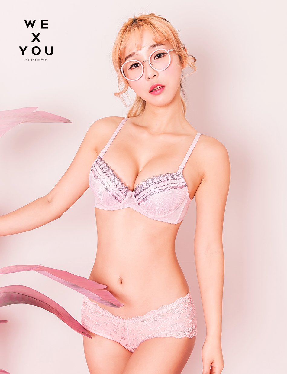 李智娜(이지나)- 韩国赛车女郎内衣私房写真