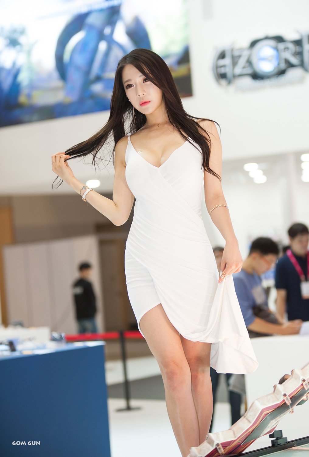 Uhm Ji Ah- 韩国模特饱满身材呼之欲出