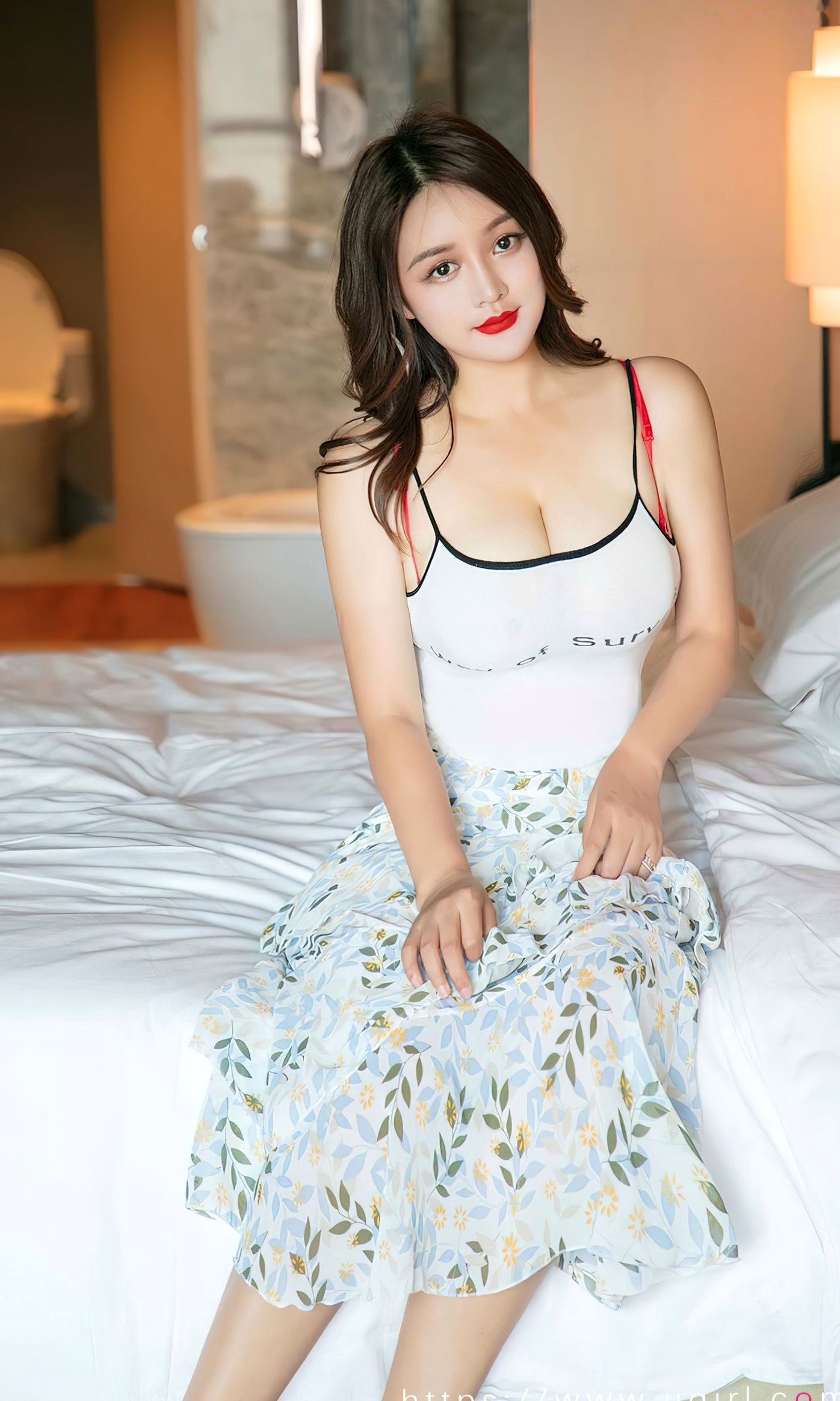 UGirlsApp尤果圈爱尤物-2803-Jona《温柔的月亮》私房写真,性感身材火辣,高清温婉室内美图
