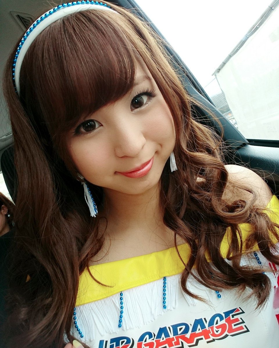 安田七奈- 甜心赛车女郎私房照