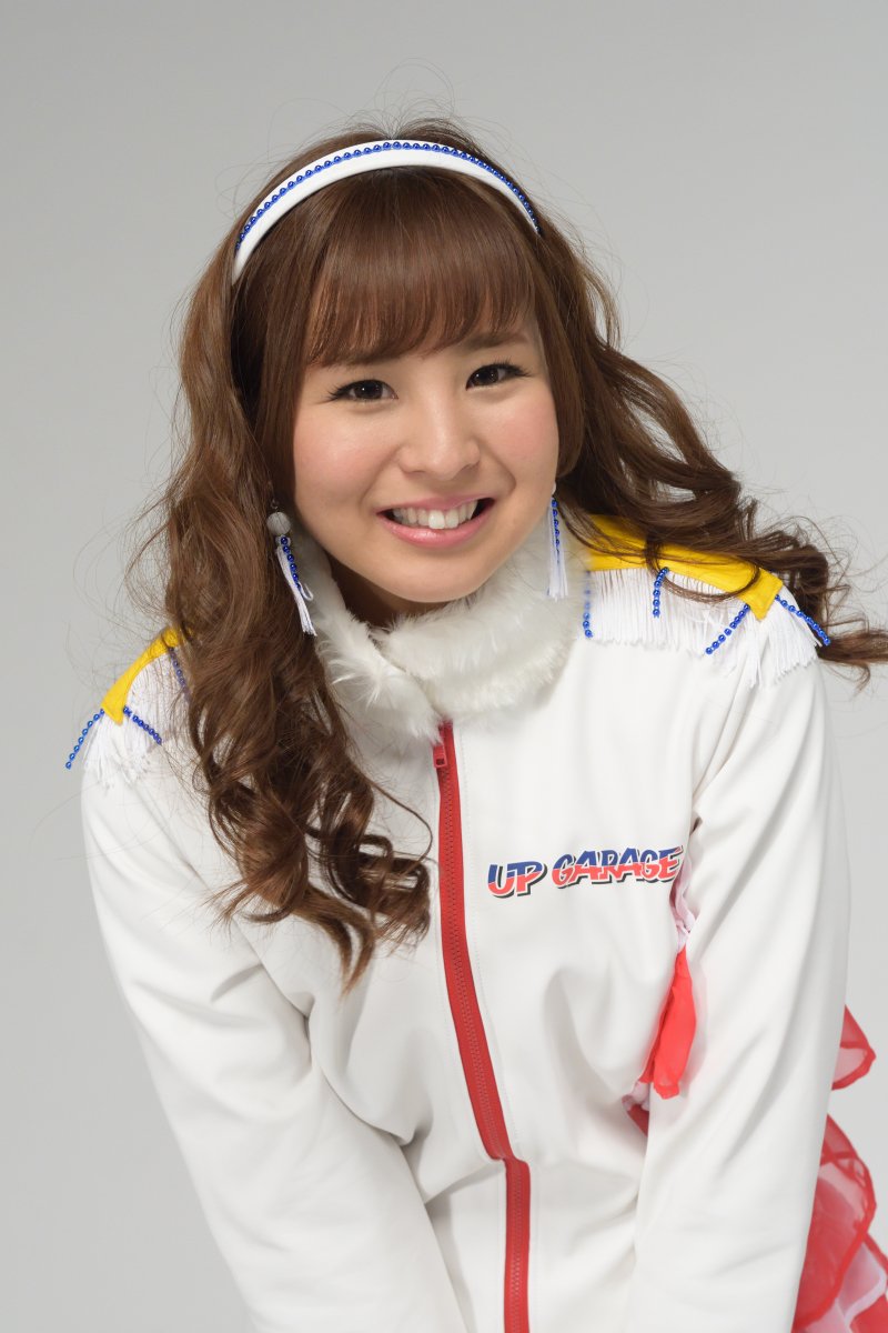 安田七奈- 甜心赛车女郎私房照
