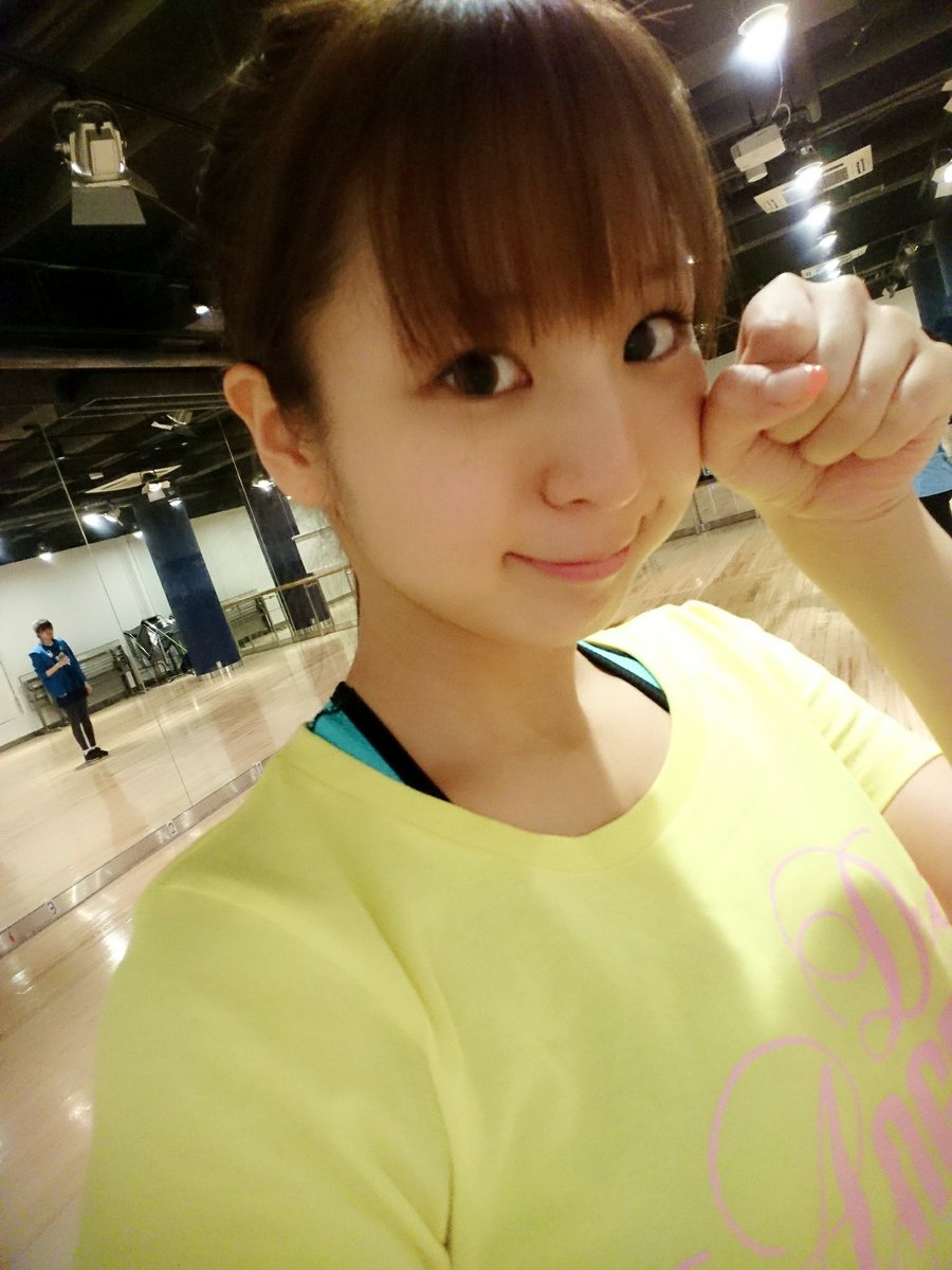安田七奈- 甜心赛车女郎私房照