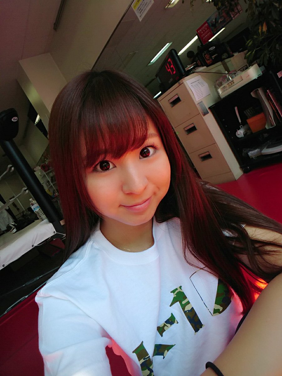 安田七奈- 甜心赛车女郎私房照