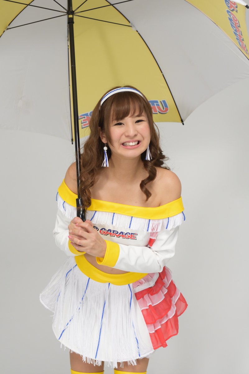 安田七奈- 甜心赛车女郎私房照