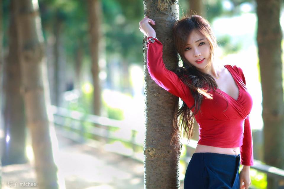 王真真- 黑色蕾丝礼服「美好风景」一览无遗