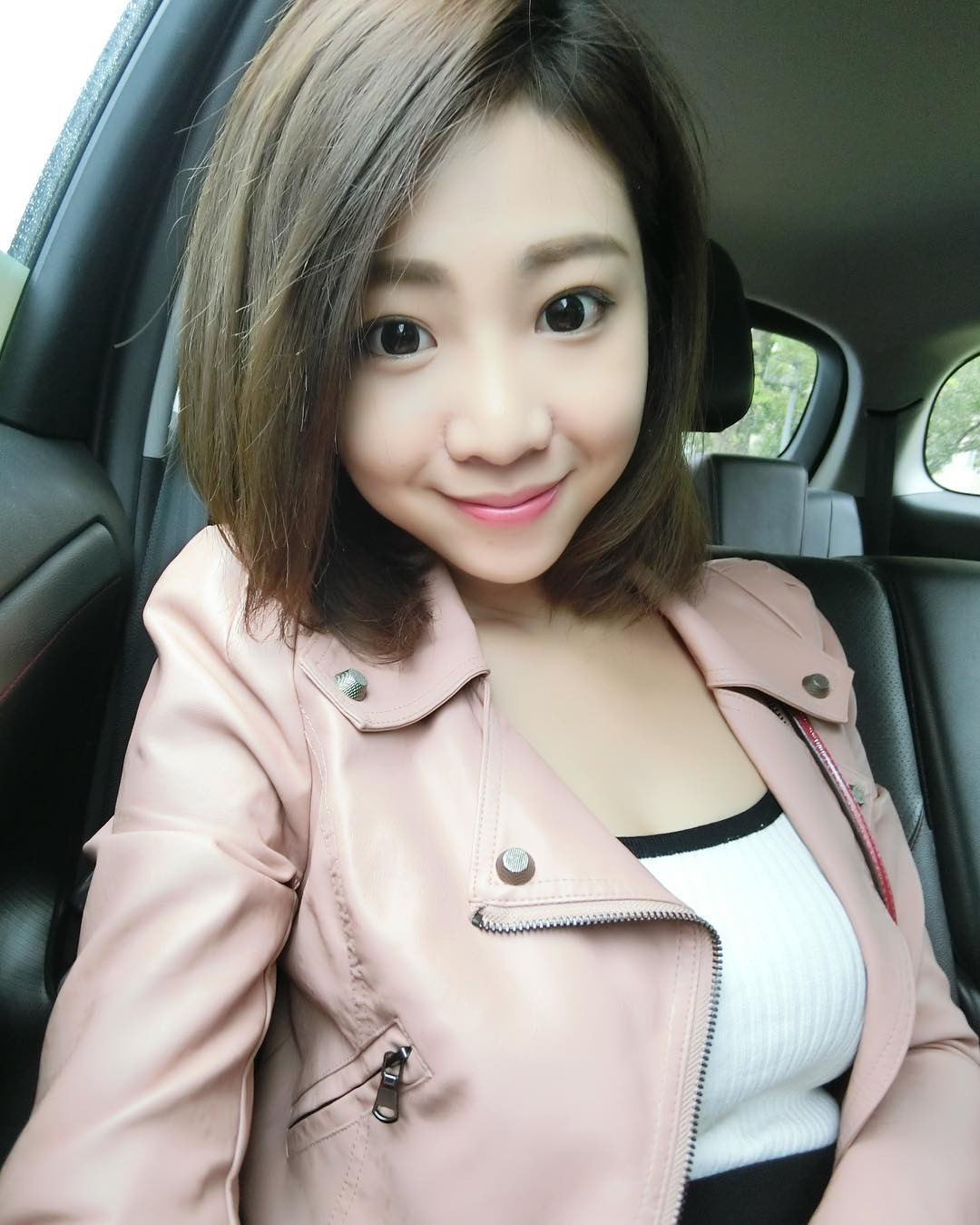 林舒舒- 短发牙套妹子也有好身材