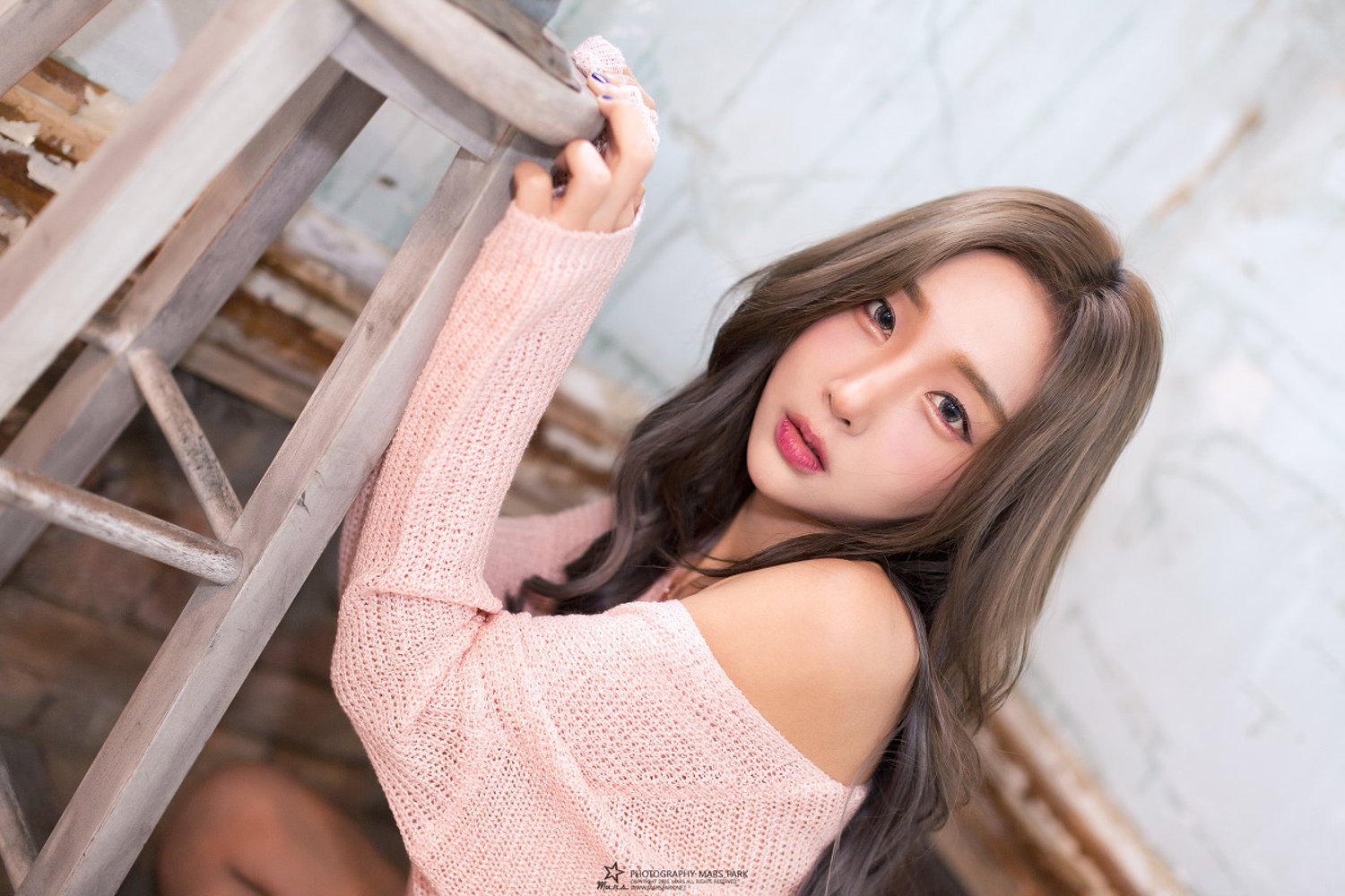 韩国美女Kim Mina 眼角美人痣倍撩人