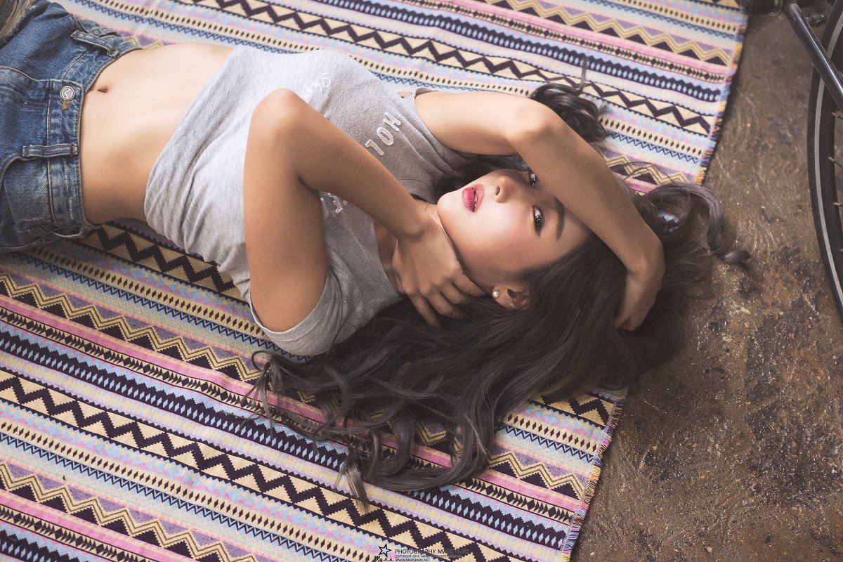 韩国美女Kim Mina 眼角美人痣倍撩人