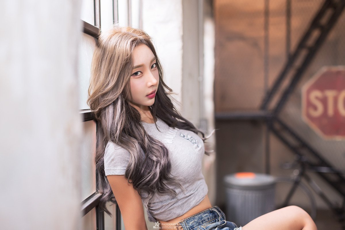 韩国美女Kim Mina 眼角美人痣倍撩人