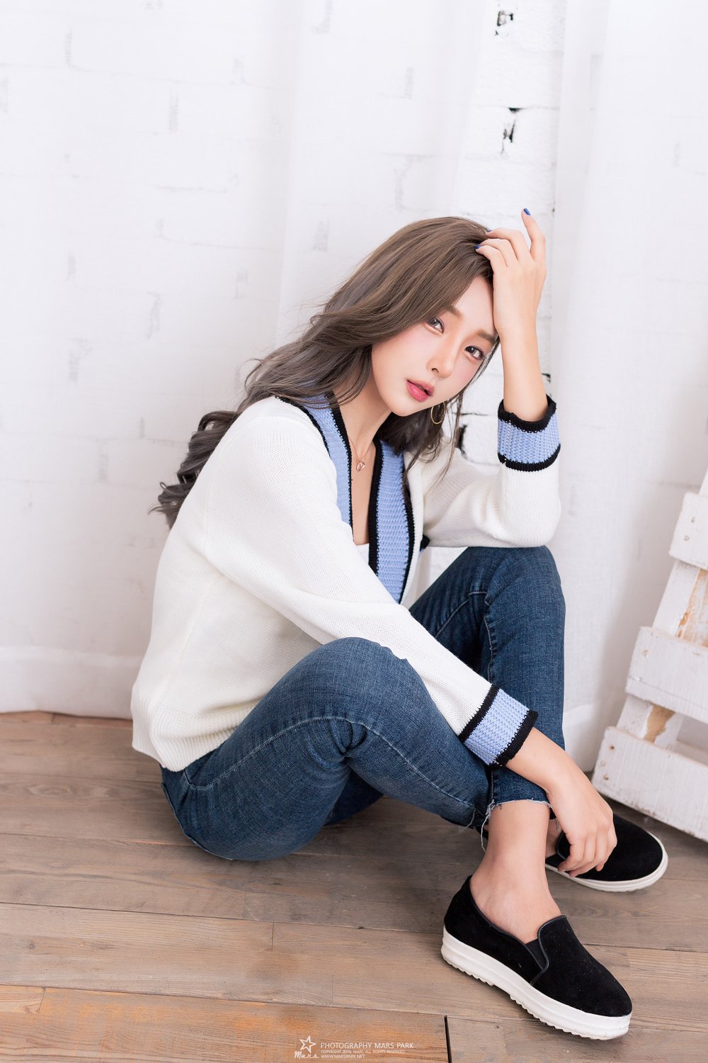 韩国美女Kim Mina 眼角美人痣倍撩人
