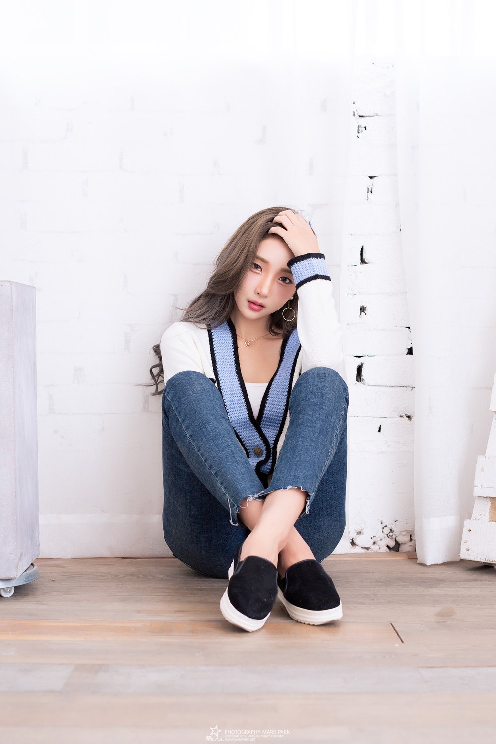 韩国美女Kim Mina 眼角美人痣倍撩人