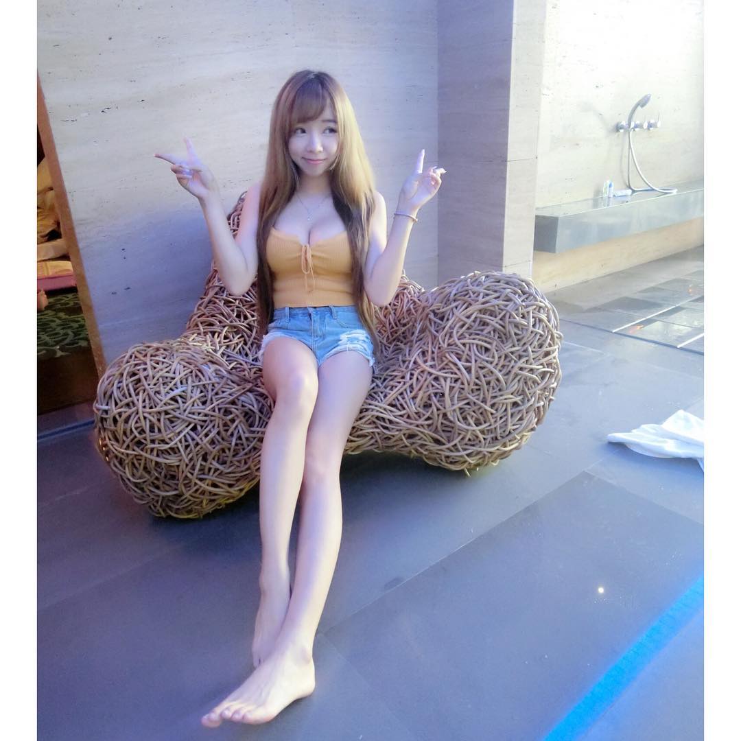 17女主播赵姿瑜Momo 童颜粉嫩私房照