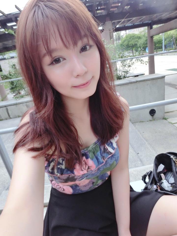 台湾showgirl甜心小亚 养眼妹子私房照