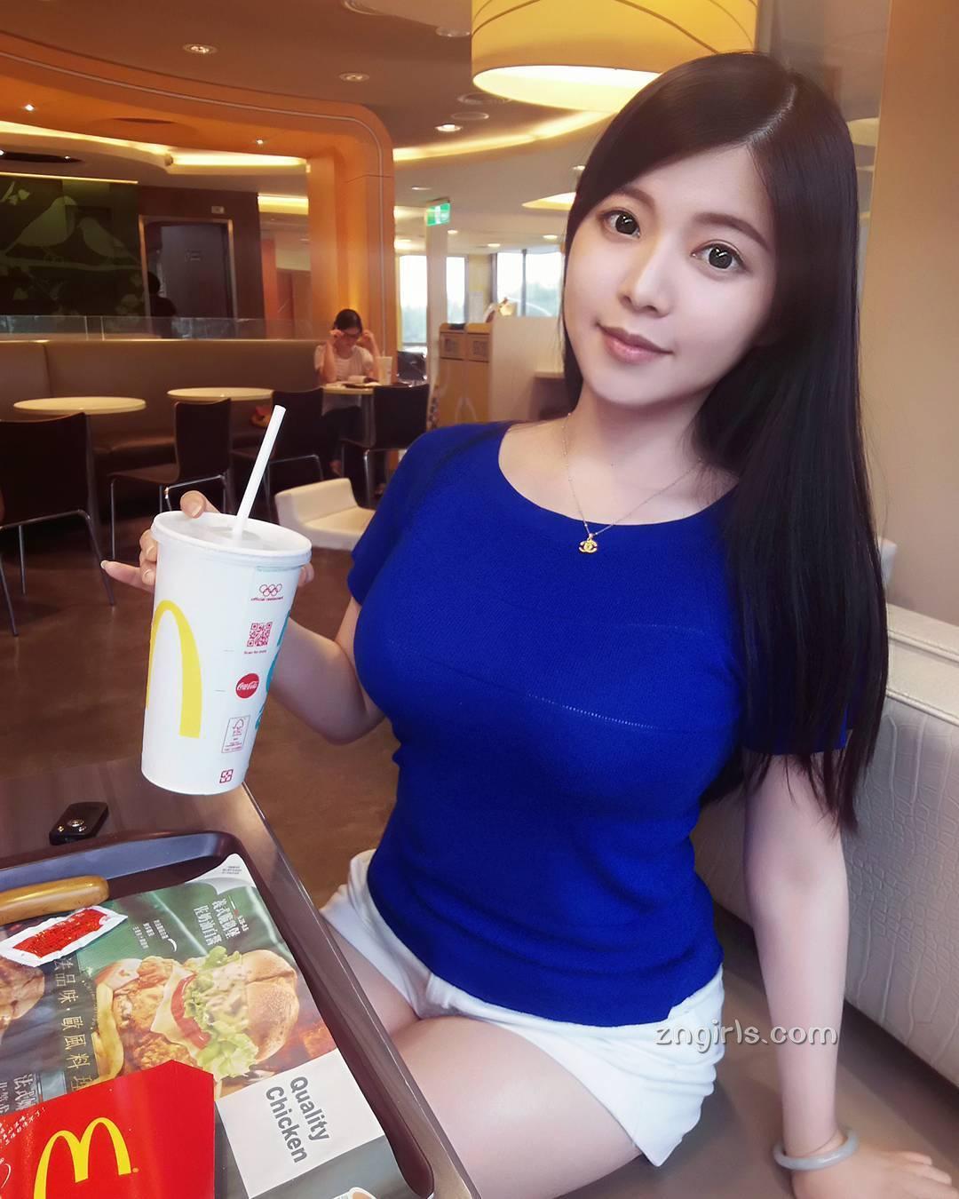 台湾超甜美女警「阿均」!穿上制服搭配水亮大眼