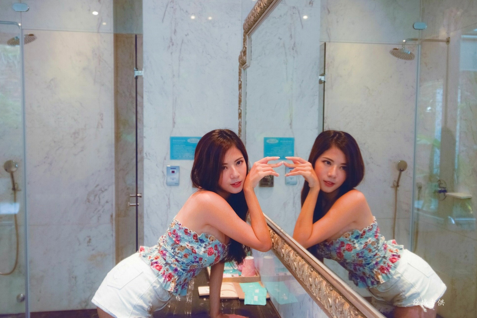 台湾正妹方唯真:全套浴室私房写真,浴巾包裹下的清新纯欲,展现柔美气质
