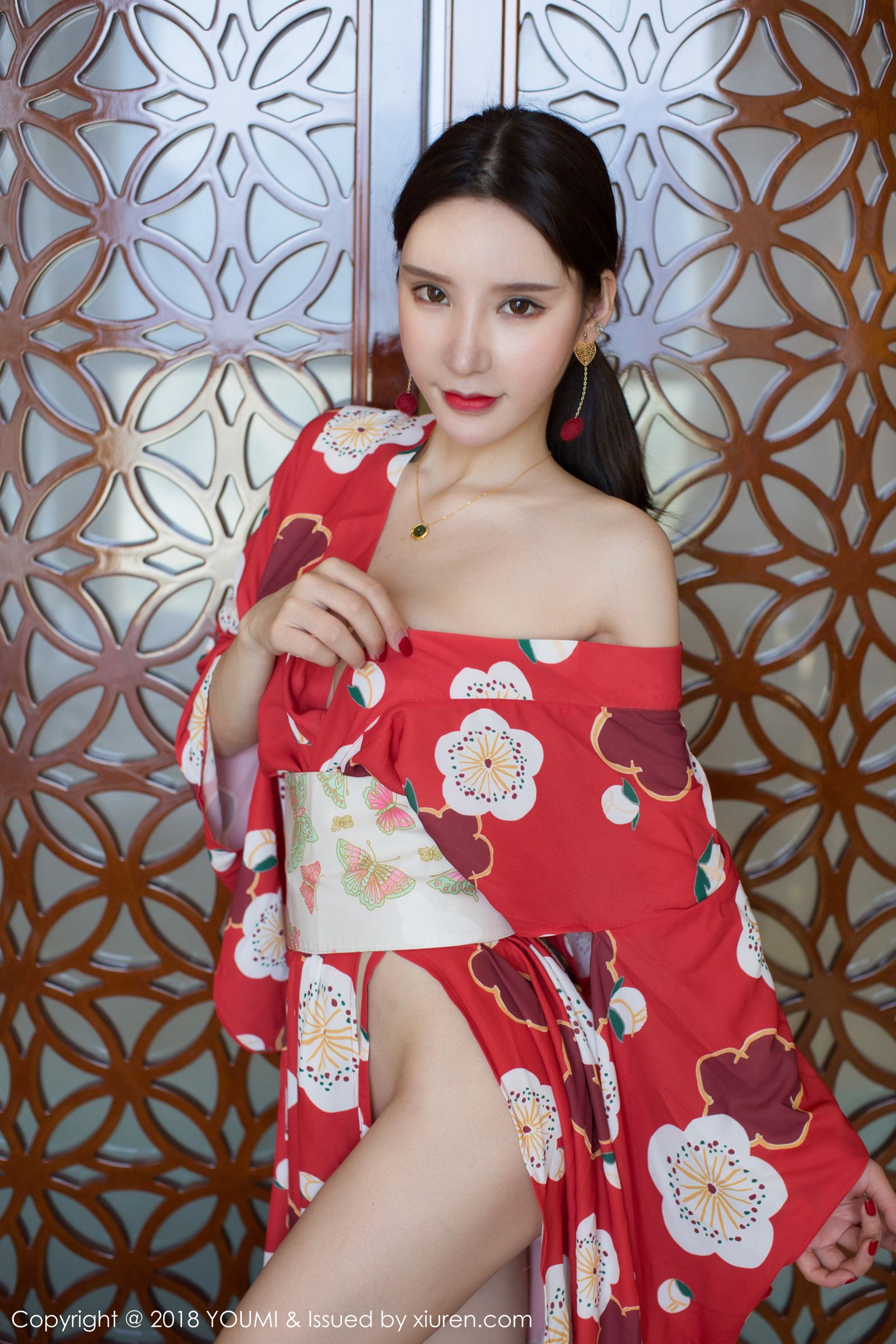性感女神周于希 鲜红和服如雪肌肤