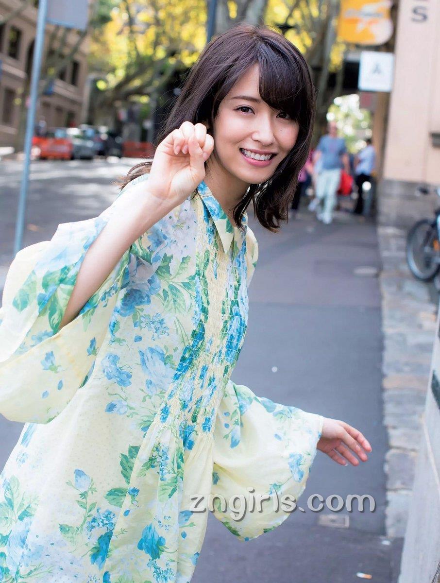 端正美少女望月リカ 杂志写真初登场