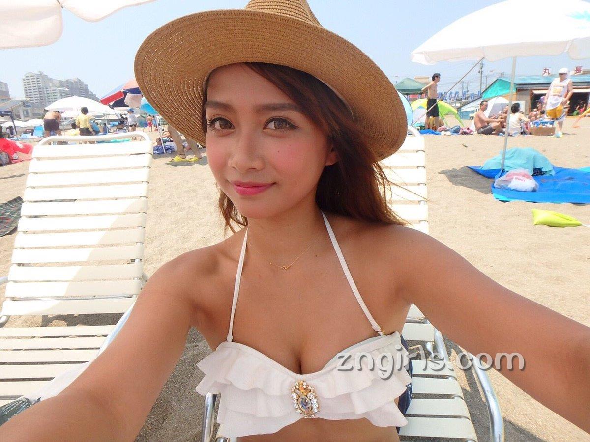 端正美少女望月リカ 杂志写真初登场