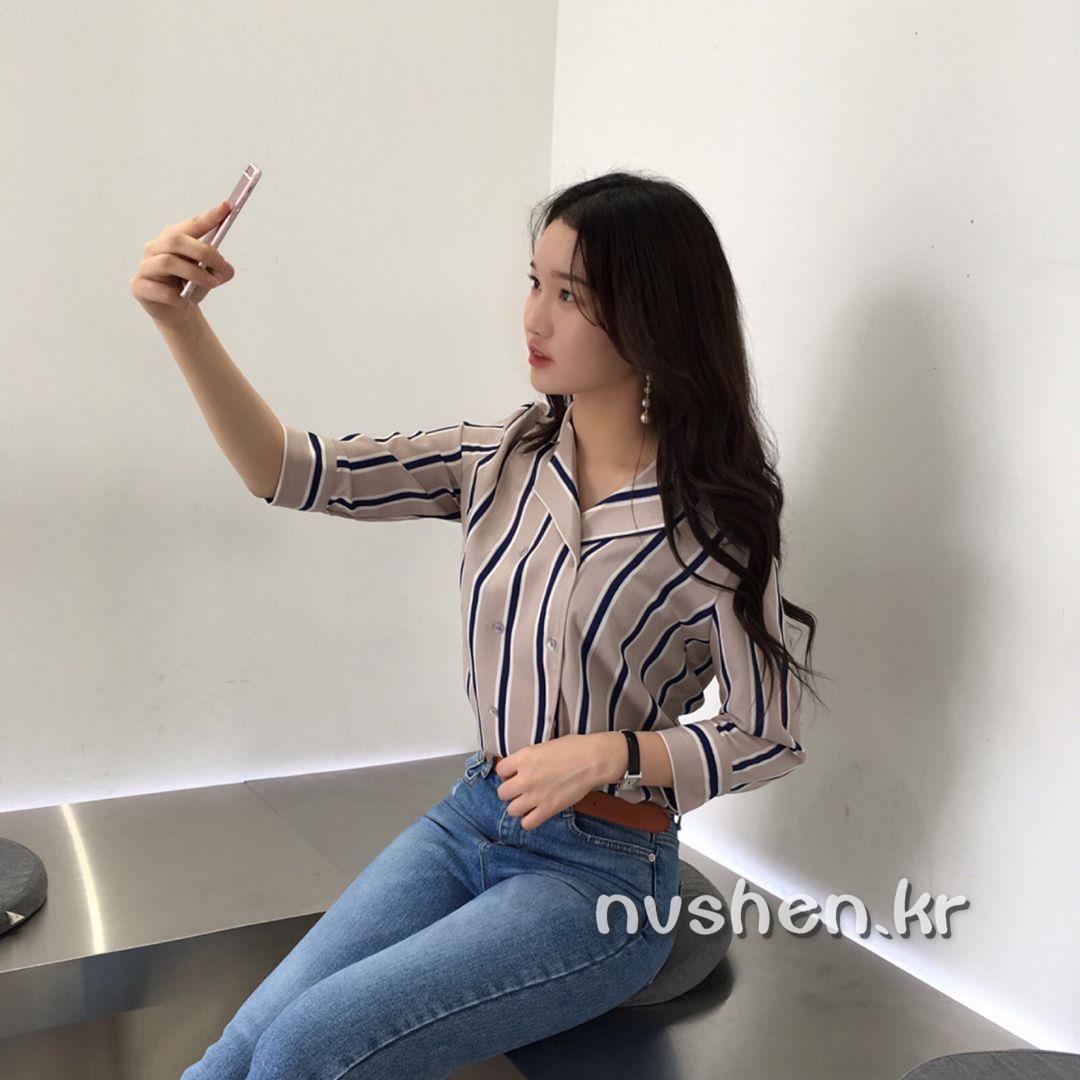 韩国妹子Ahrimei 深V比基尼饱满美胸自拍