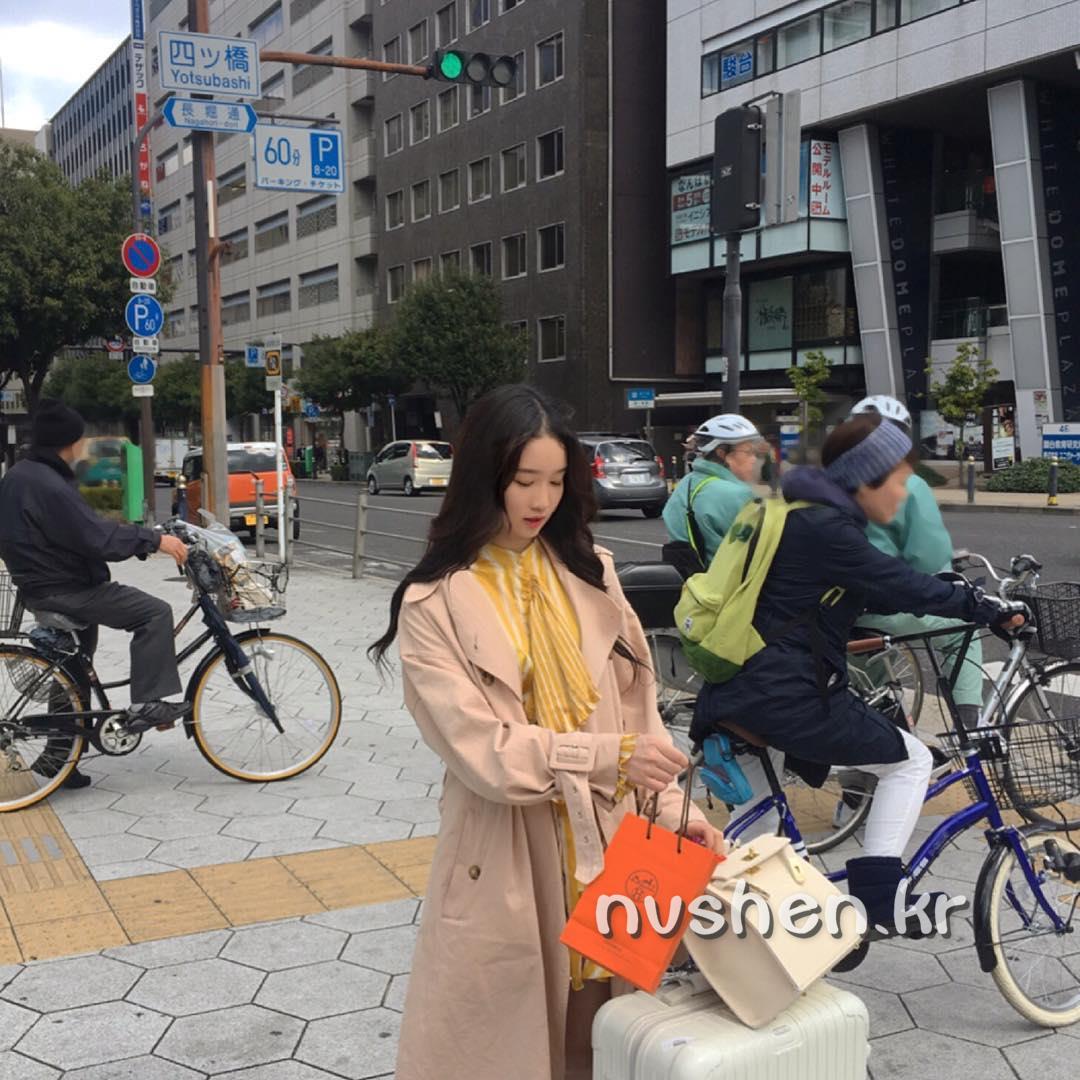 韩国妹子Ahrimei 深V比基尼饱满美胸自拍
