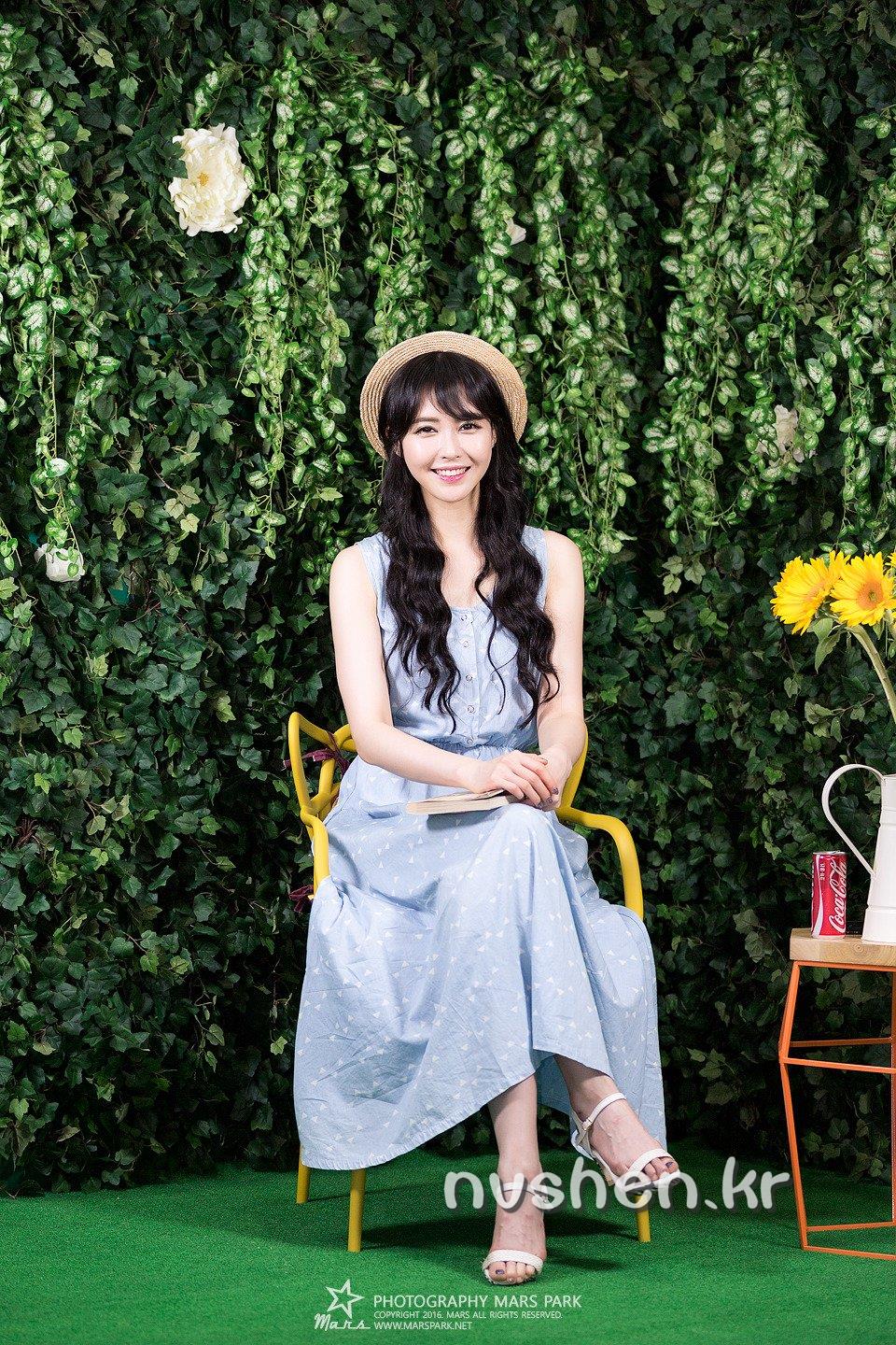 气质御姐车模강유이 年龄越大越有魅力