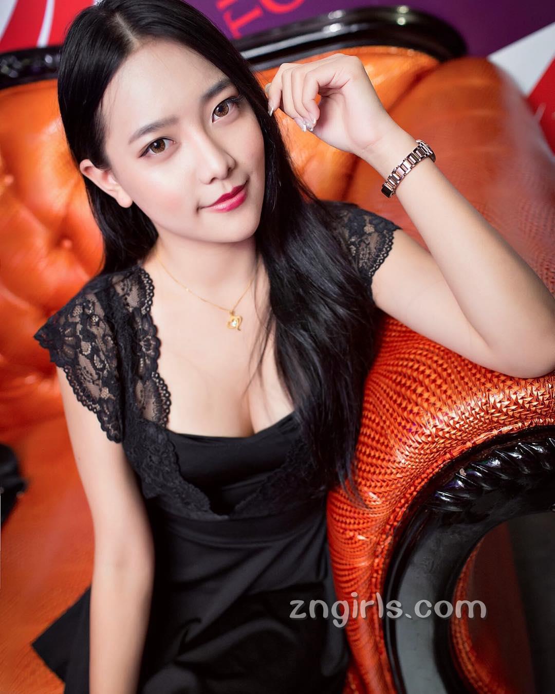 「完美天菜」萱萱Iris 赏心悦目的标准正妹