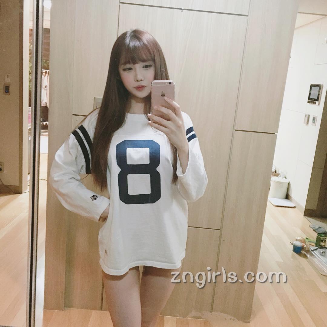 韩国萝莉料理家素珍 倾心于各种美食小吃
