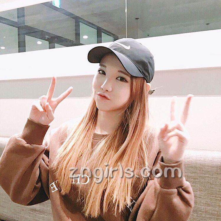 韩国萝莉料理家素珍 倾心于各种美食小吃