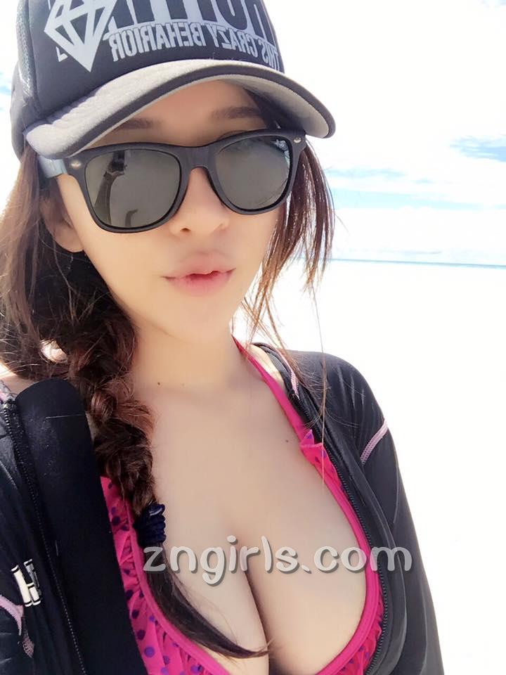邱默默~甜美话题正妹身材太犯规!
