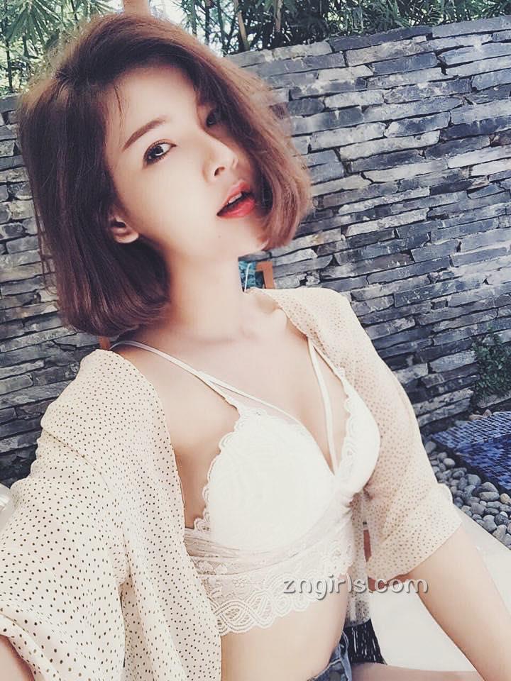 越南正妹Bùi Ngọc 混血五官精致而脱俗