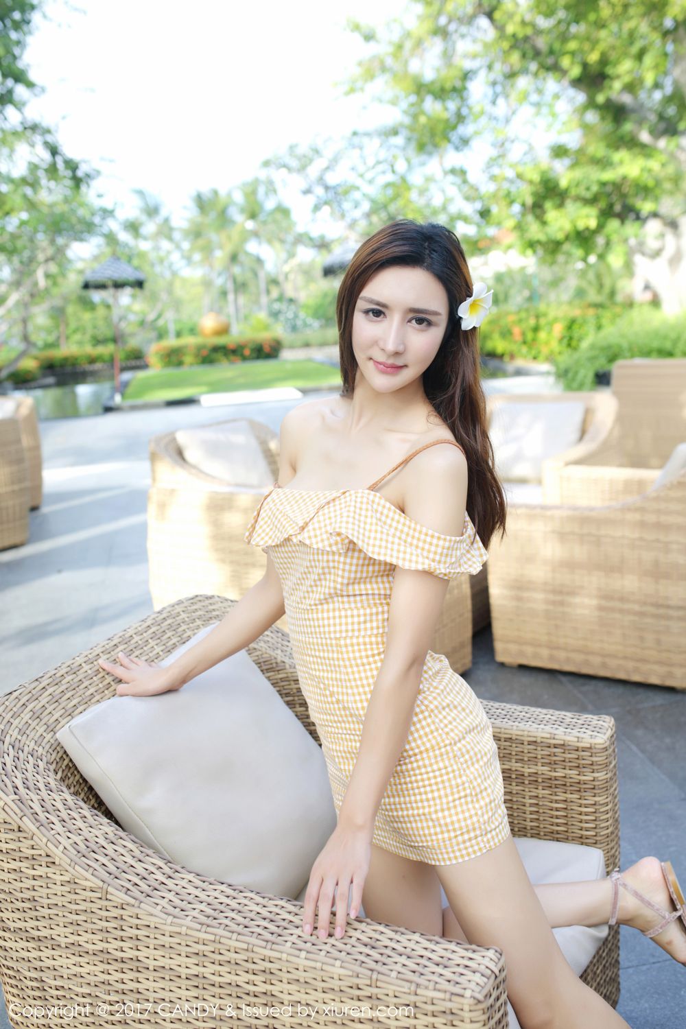 异域美人伊莉娜 沙滩粉红比基尼