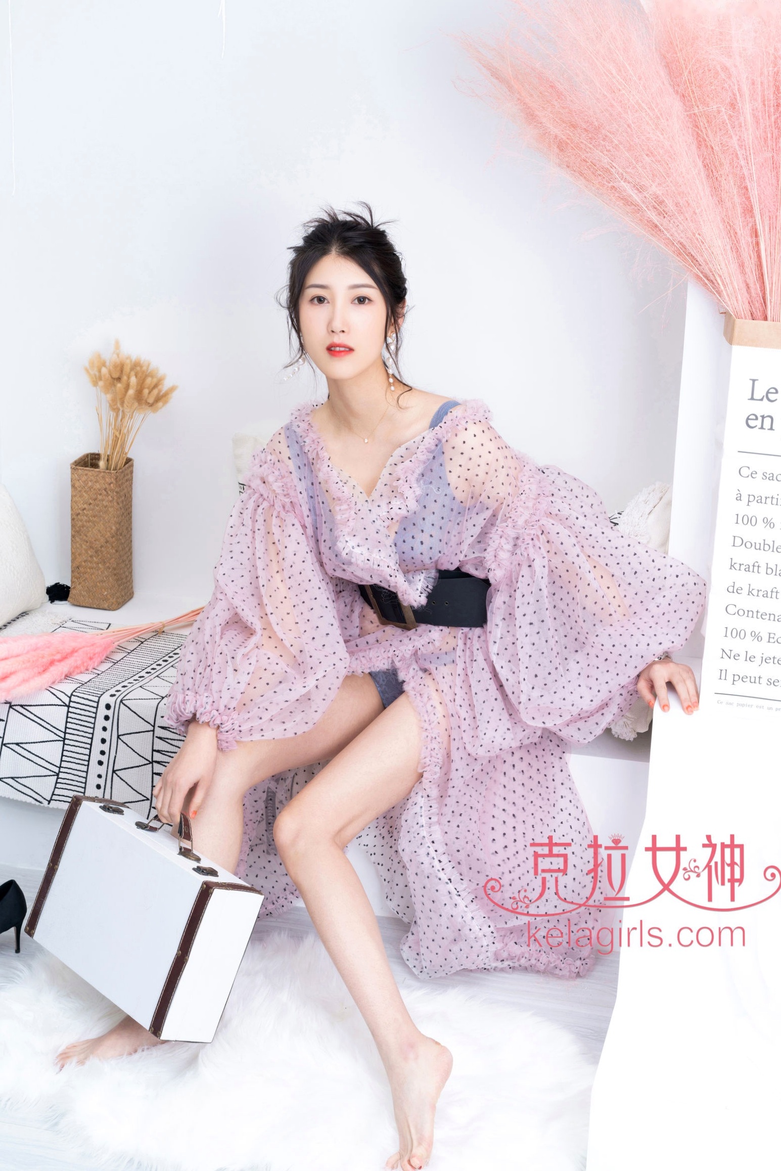 KelaGirls克拉女神-2020.10.14-王睿-私房写真,唯美波点透视裙,气质优雅足控福利,赤脚红尖拍摄