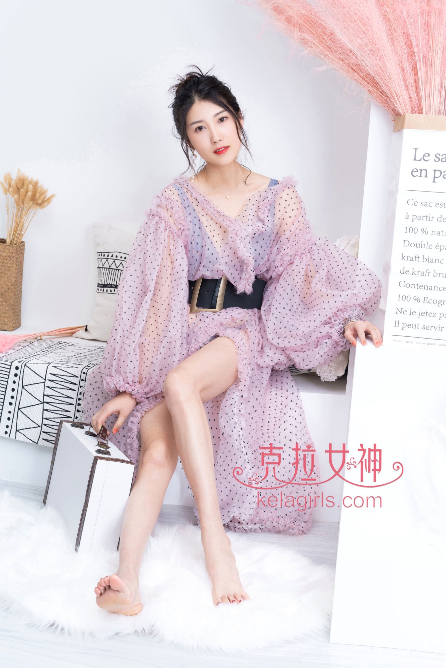 KelaGirls克拉女神-2020.10.14-王睿-私房写真,唯美波点透视裙,气质优雅足控福利,赤脚红尖拍摄
