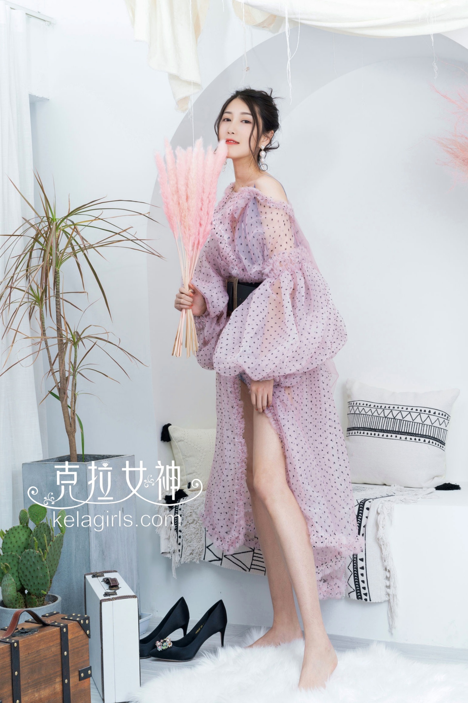 KelaGirls克拉女神-2020.10.14-王睿-私房写真,唯美波点透视裙,气质优雅足控福利,赤脚红尖拍摄
