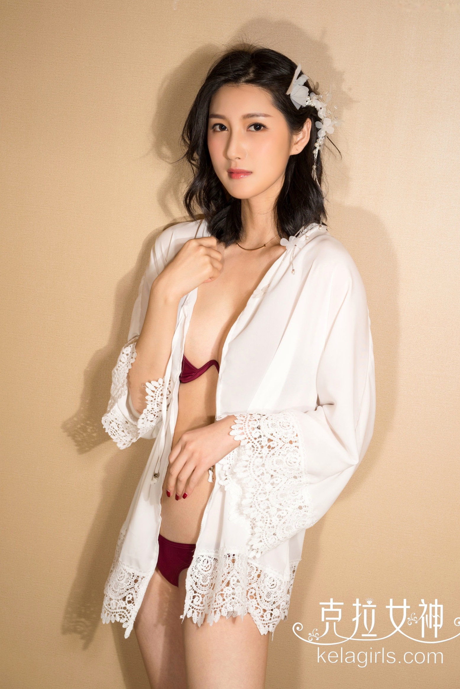 KelaGirls克拉女神-2018.05.21-王睿-清凉一夏:室内私房比基尼搭蕾丝罩衫写真