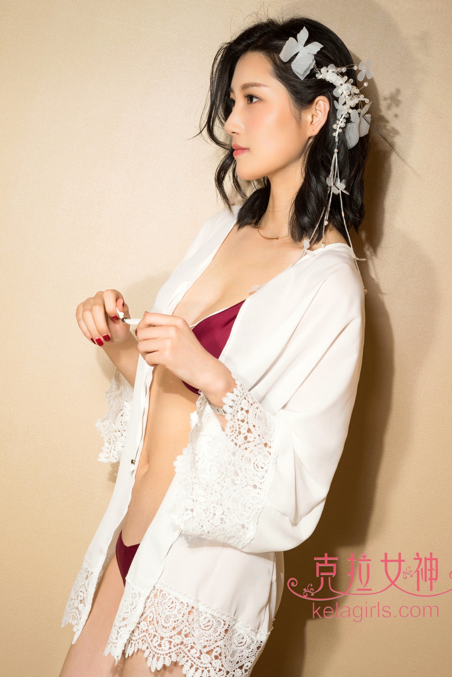 KelaGirls克拉女神-2018.05.21-王睿-清凉一夏:室内私房比基尼搭蕾丝罩衫写真
