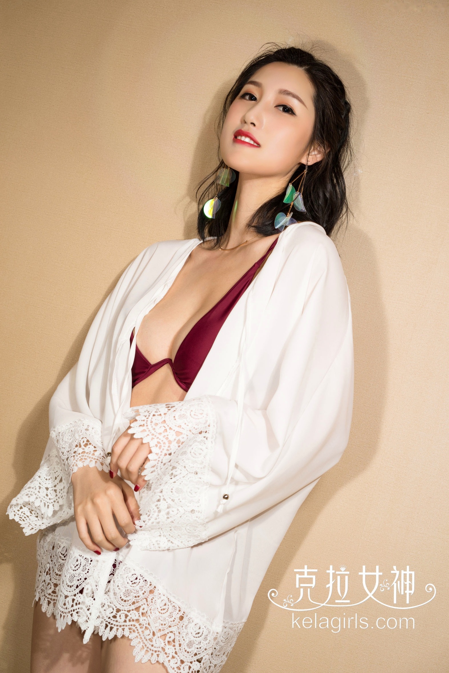 KelaGirls克拉女神-2018.05.21-王睿-清凉一夏:室内私房比基尼搭蕾丝罩衫写真