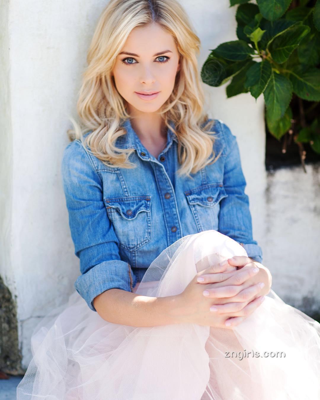 辣妹Katy Johnson是个心也美的动保妹子