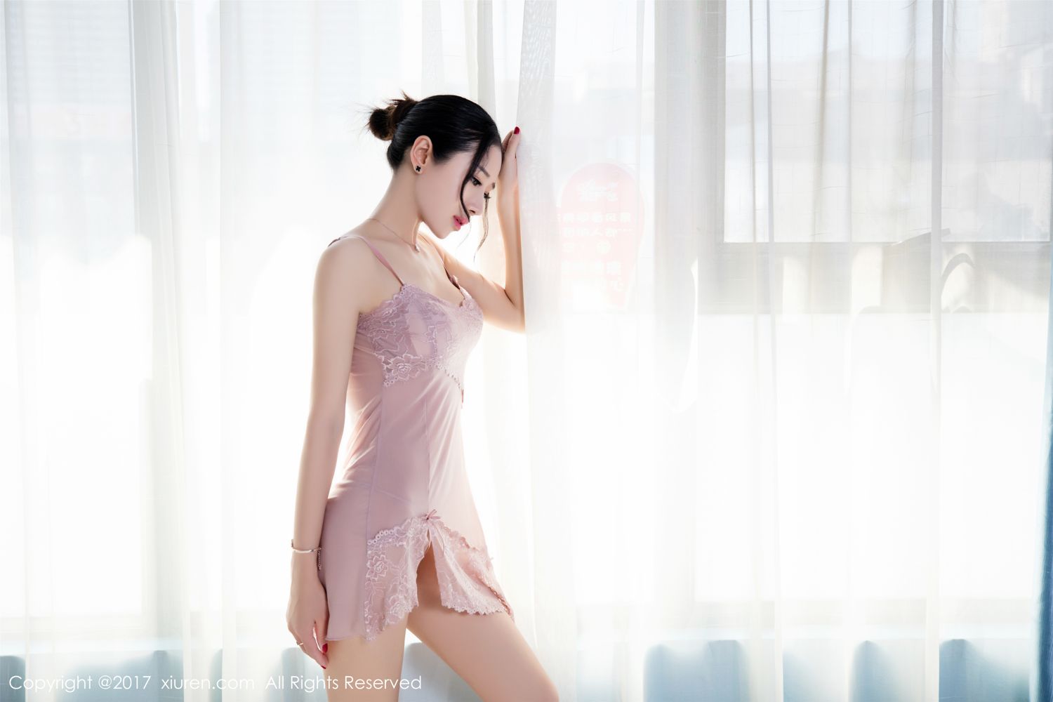 小杨幂馨怡性感写真 半透睡衣娇躯一览无遗