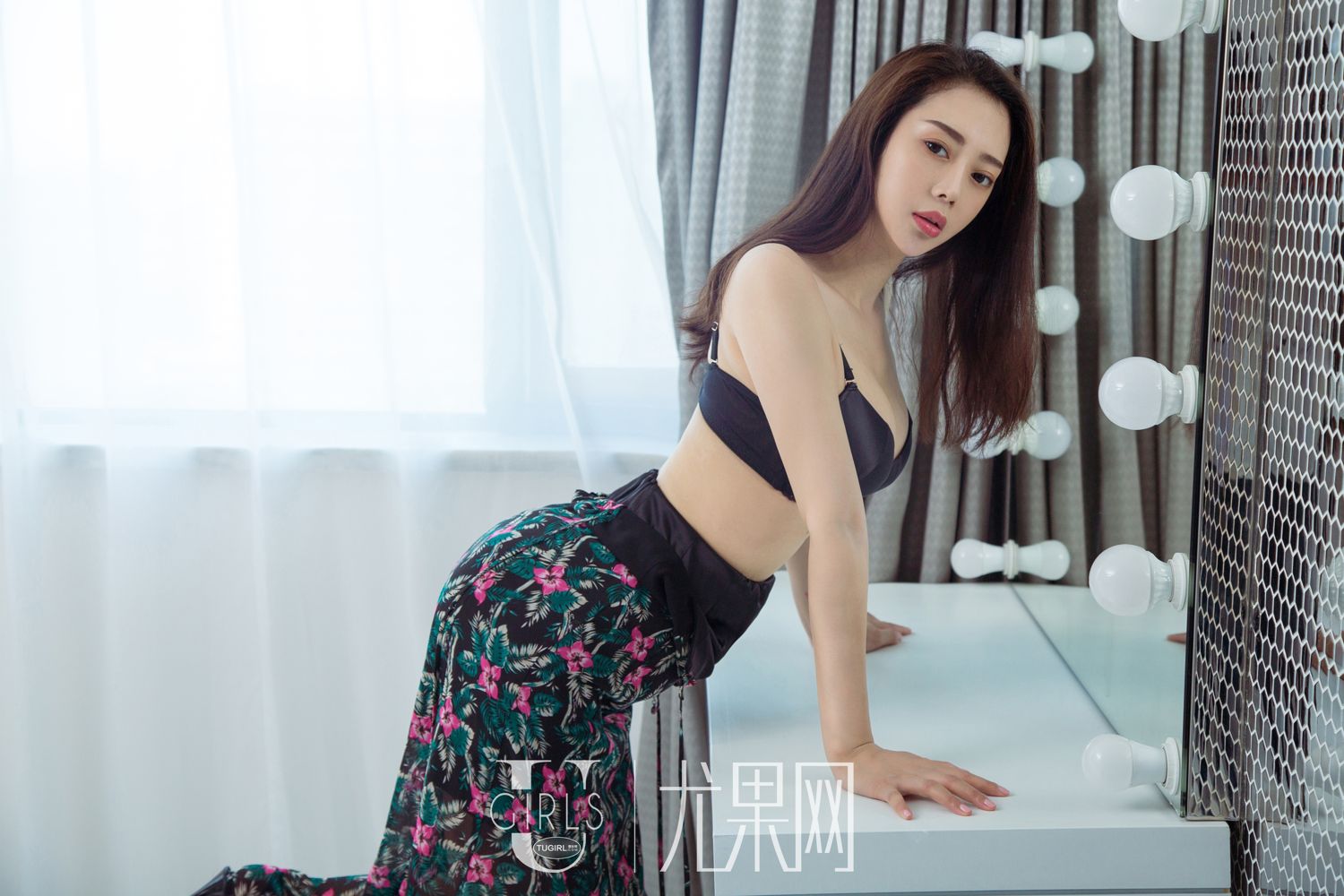 知性美人李颜儿 柠檬淡黄无比亮眼