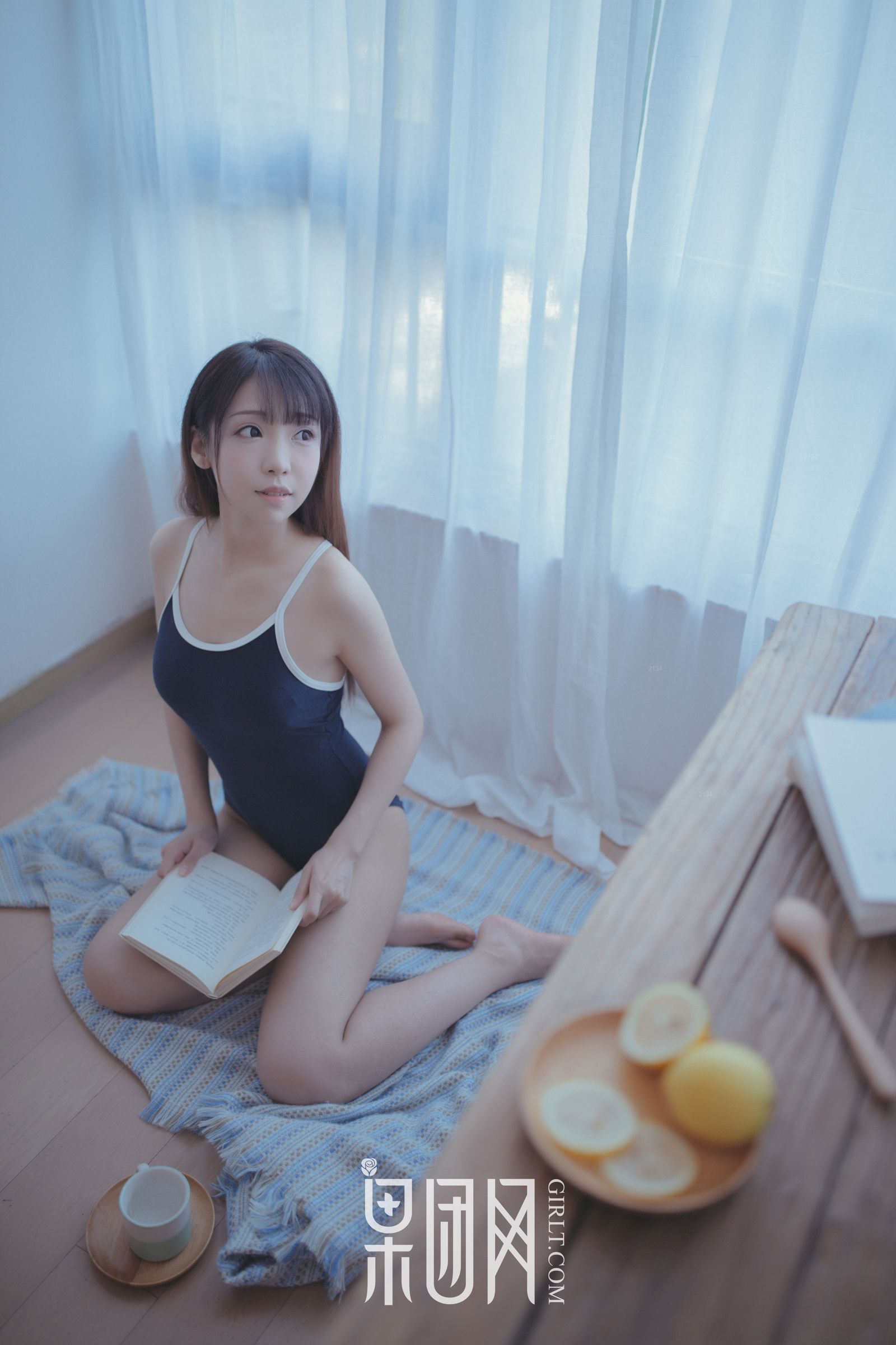 邻家小妹水花花陪你吃早餐!