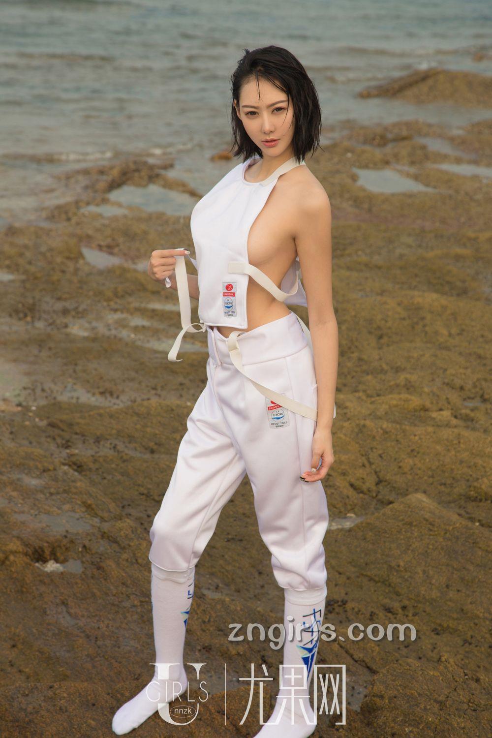银剑女郎付艺轩 海边沙滩秀美腿