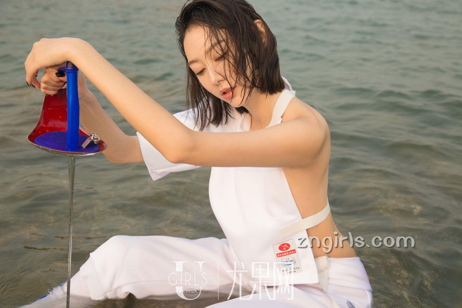 银剑女郎付艺轩 海边沙滩秀美腿