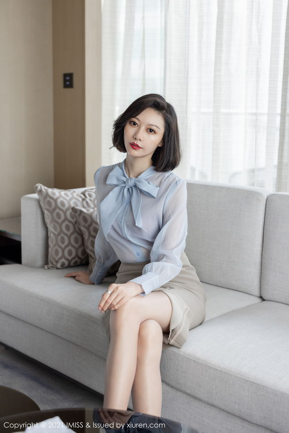 气质美女艺轩 暖色调的氛围