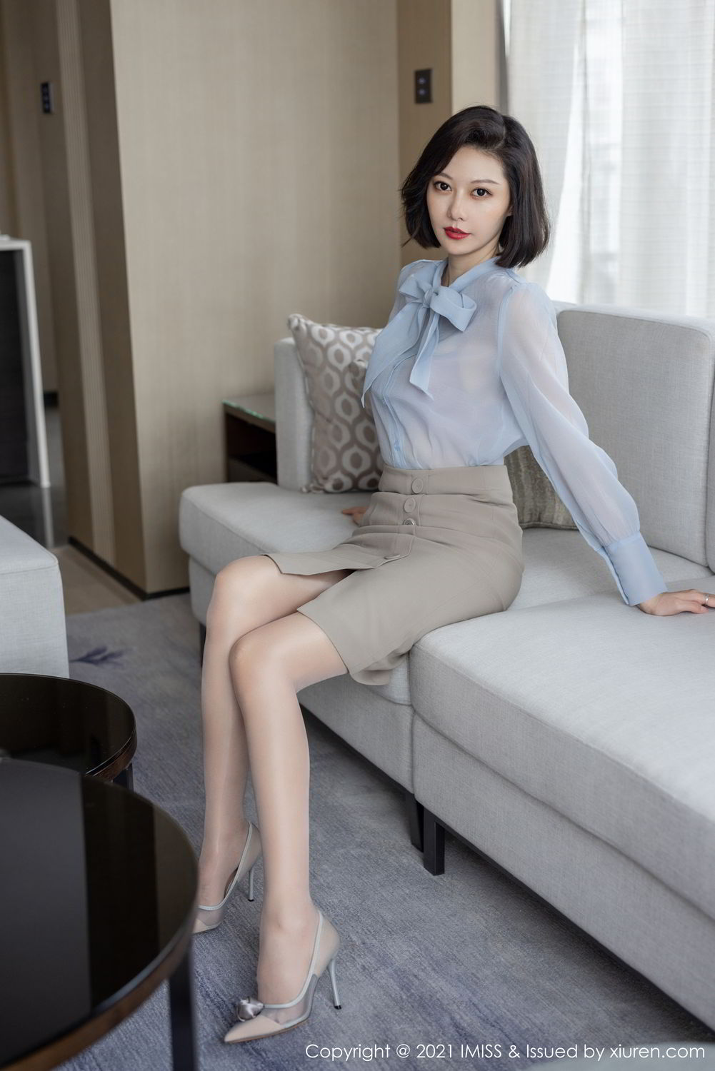 气质美女艺轩 暖色调的氛围