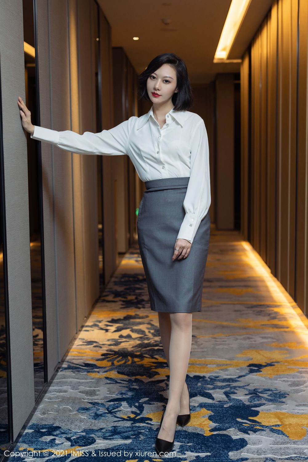 气质美女艺轩 洁白动人的衬衫