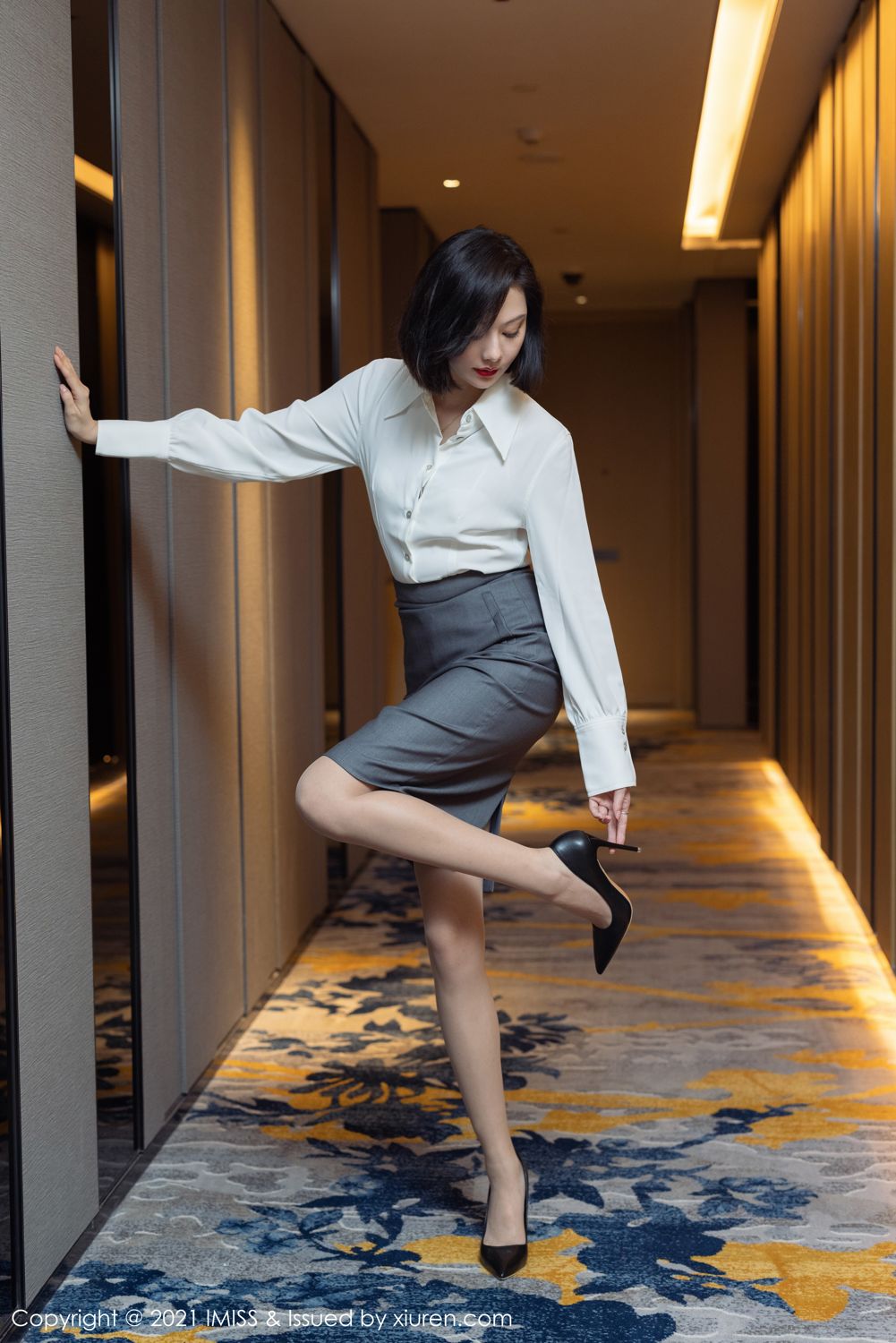气质美女艺轩 洁白动人的衬衫