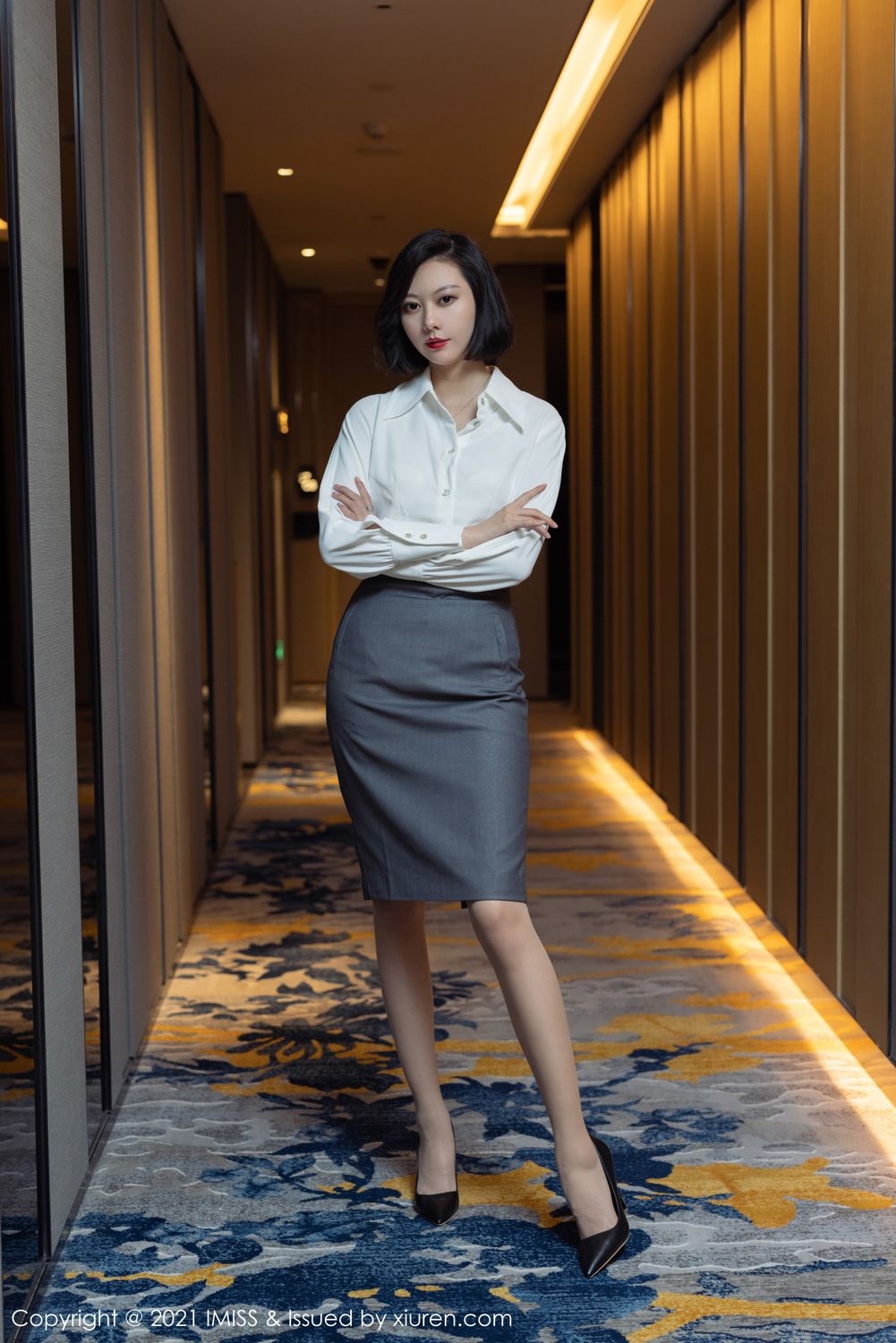 气质美女艺轩 洁白动人的衬衫