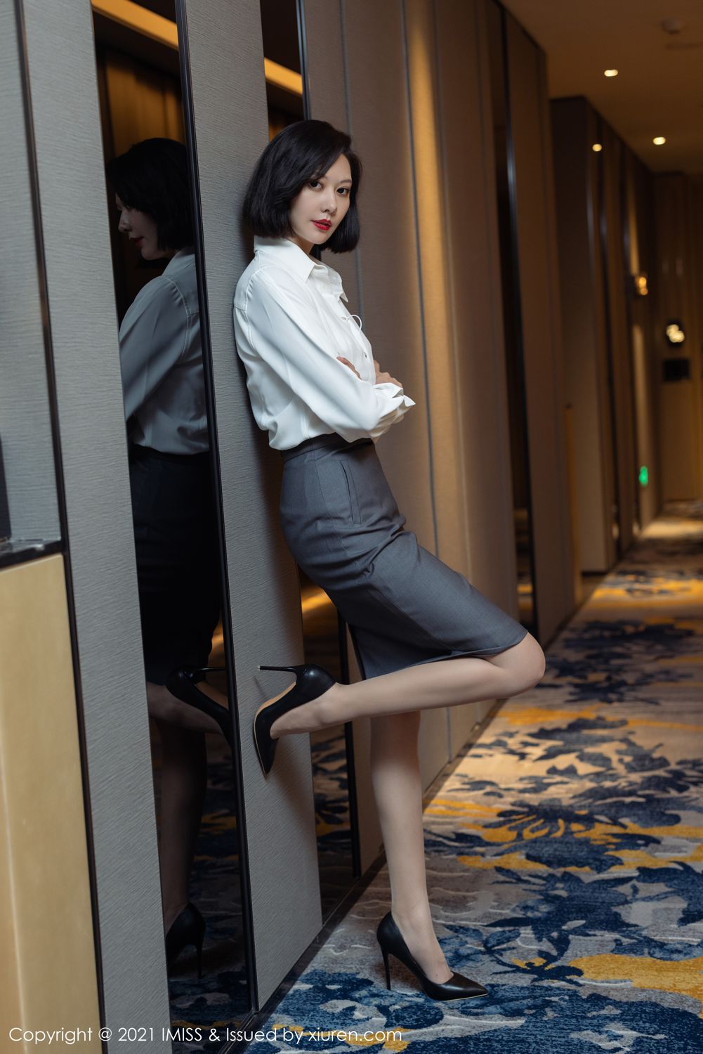 气质美女艺轩 洁白动人的衬衫